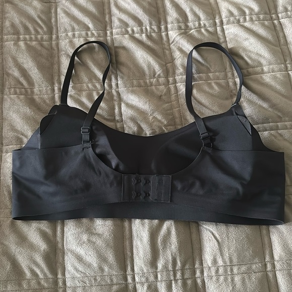 Forever 21 Black Seamless Bra - Picture 2 of 2